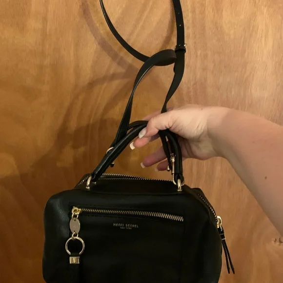 NWOT Small genuine leather HENRI BENDEL black shoulder bag/ purse gold hardware - Picture 2 of 13